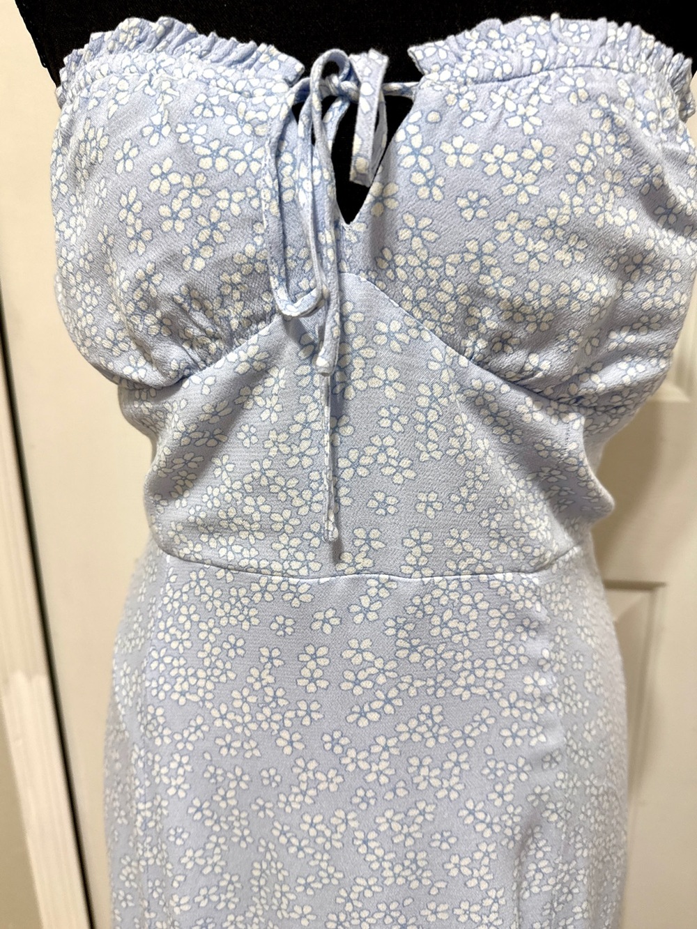 Aeropostale Light Blue Floral Smocked Long Summer Strapless Dress Ruffle Slit M - Picture 3 of 8